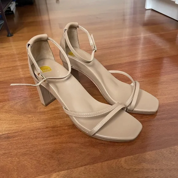 NWOB Bared Footwear “Swan” Taupe Leather Heel